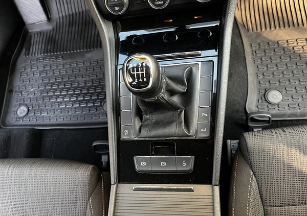 Skoda Superb cena 63000 przebieg: 242000, rok produkcji 2015 z Włoszczowa małe 154
